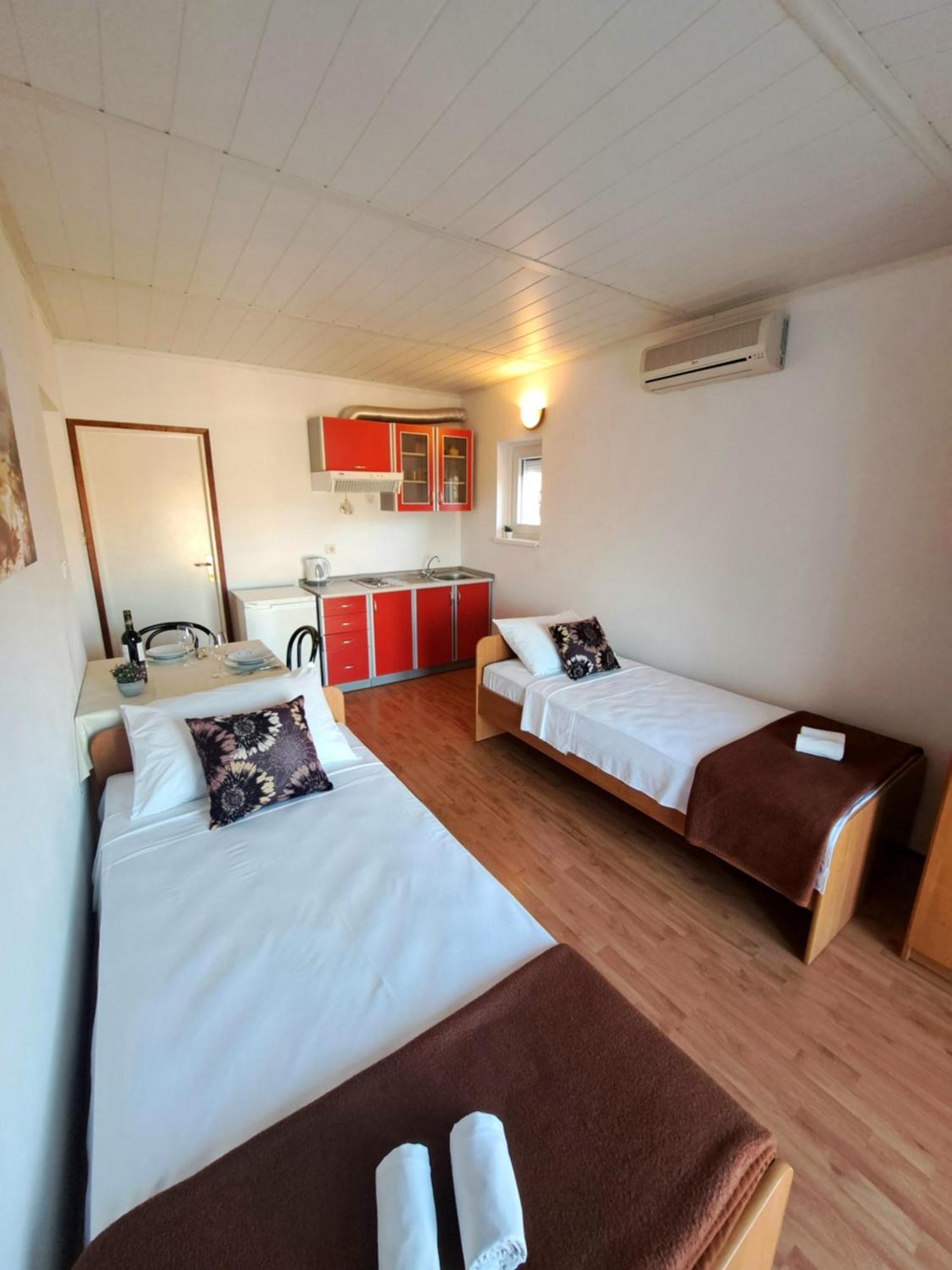 Apartments Maruna Maslenica Exterior foto